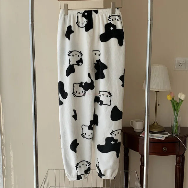 Sanrio Hello Kitty Pyjamas Schwarz Anime Flanell Frauen Warm Woolen Whitecartoon Casual Home Hosen Herbst Mode Hosen Geschenke 