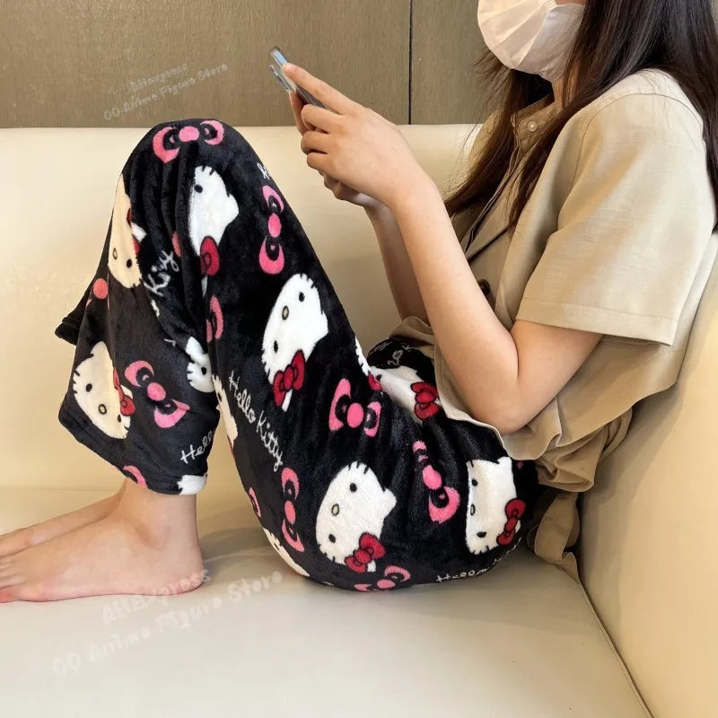 Sanrio Hello Kitty Pyjamas Schwarz Anime Flanell Frauen Warm Woolen Whitecartoon Casual Home Hosen Herbst Mode Hosen Geschenke 